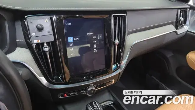 Volvo S60 2019 — ფოტო 18/20
