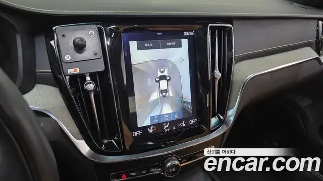Volvo S60 2019 — ფოტო 8/20
