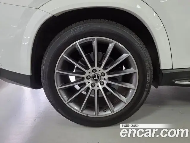 Mercedes-Benz GLE-Class 2023 — ფოტო 4/17