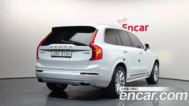Volvo XC90 2018 — ფოტო 1/20