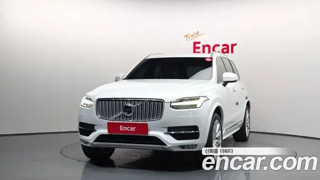 Volvo XC90 2018 — ფოტო 14/20