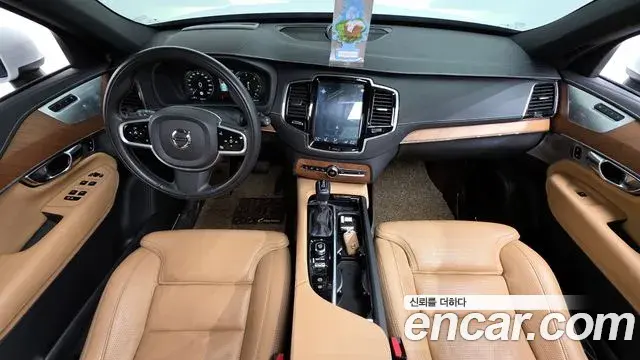 Volvo XC90 2018 — ფოტო 9/20
