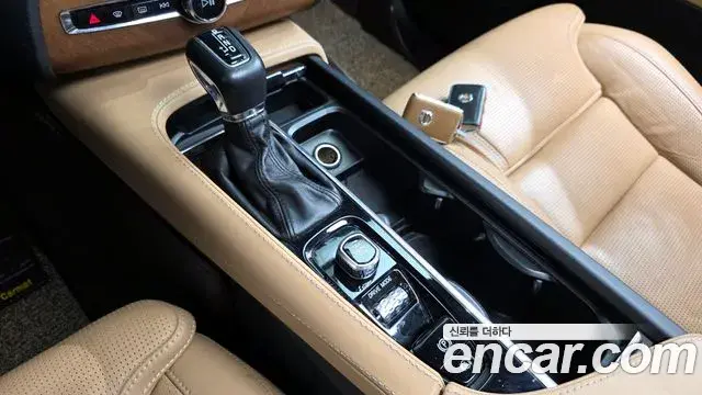 Volvo XC90 2018 — ფოტო 5/20