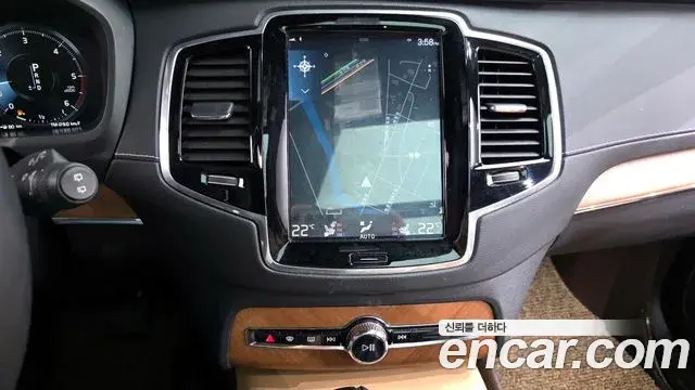Volvo XC90 2018 — ფოტო 11/20