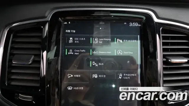 Volvo XC90 2018 — ფოტო 17/20