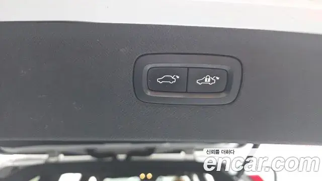 Volvo XC90 2018 — ფოტო 8/20