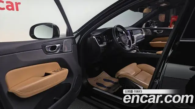Volvo XC60 2020 — Photo 8/20