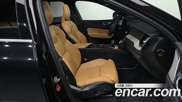 Volvo XC60 2020 — Photo 17/20