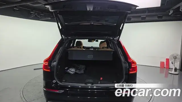 Volvo XC60 2020 — Photo 2/20