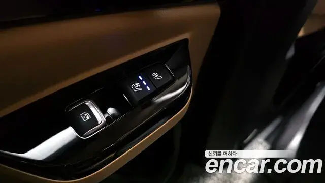 Kia Carnival 2023 — Фото 18/20