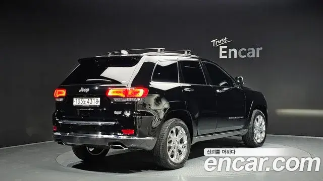 Jeep Grand Cherokee 2020 — Фото 2/20