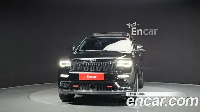 Jeep Grand Cherokee 2020 — Фото 3/20