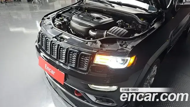 Jeep Grand Cherokee 2020 — Фото 6/20