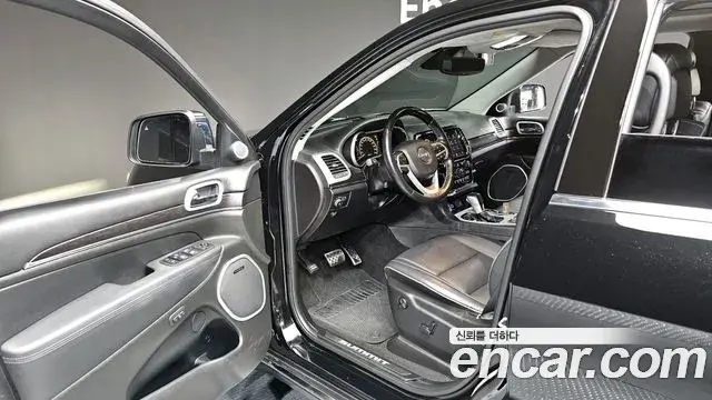 Jeep Grand Cherokee 2020 — Фото 10/20