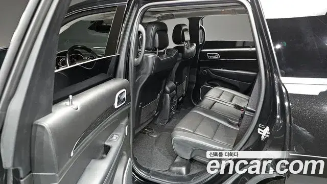 Jeep Grand Cherokee 2020 — Фото 11/20