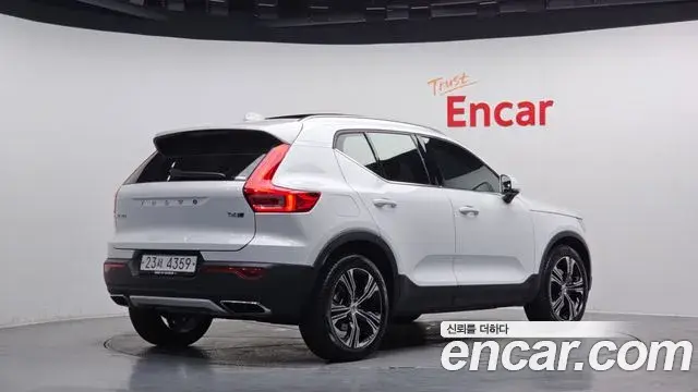 Volvo XC40 2019 — Şəkil 19/20
