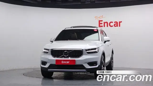 Volvo XC40 2019 — Şəkil 9/20