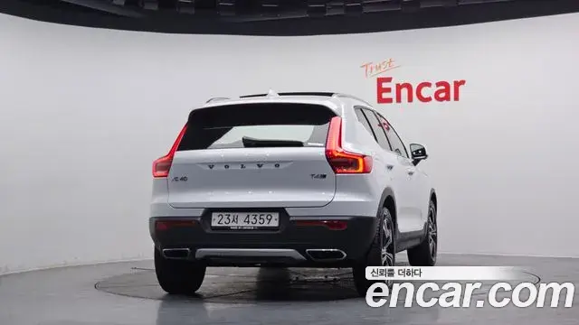 Volvo XC40 2019 — Şəkil 10/20