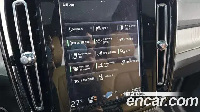 Volvo XC40 2019 — Şəkil 17/20
