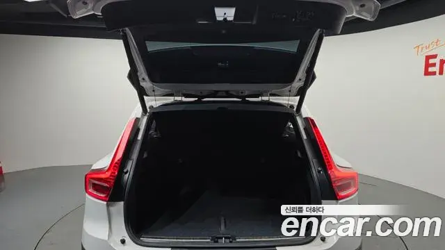 Volvo XC40 2019 — Şəkil 1/20