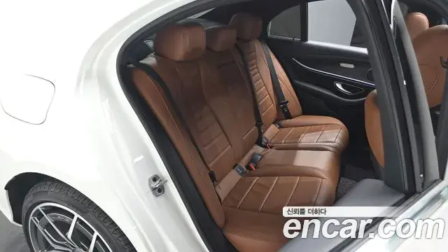 Mercedes-Benz E-Class 2020 — Фото 11/20