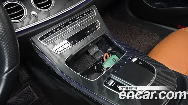 Mercedes-Benz E-Class 2020 — Фото 17/20