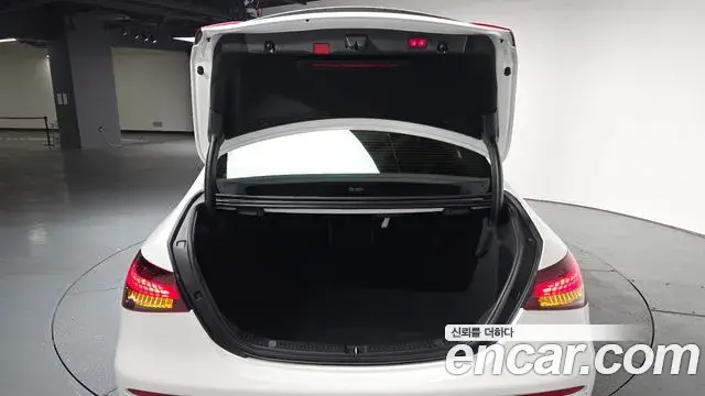 Mercedes-Benz E-Class 2020 — Фото 20/20
