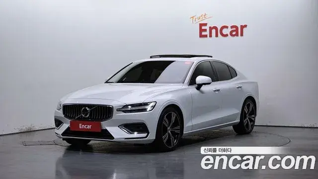 Volvo S60 2022 — Photo 2/20