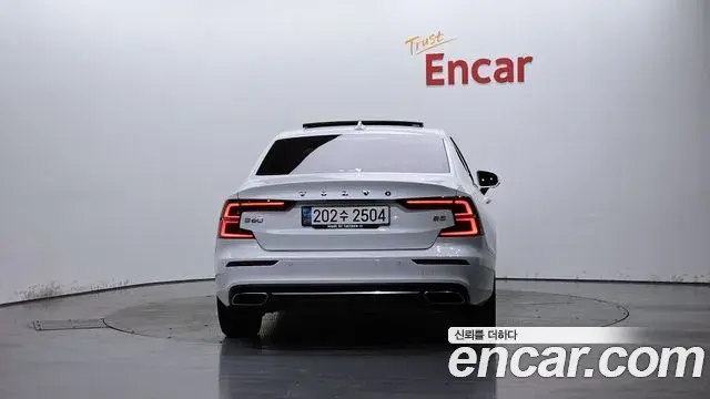 Volvo S60 2022 — Photo 3/20