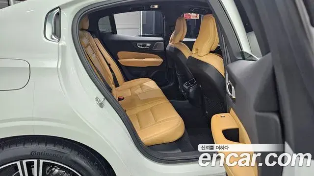 Volvo S60 2022 — Photo 10/20