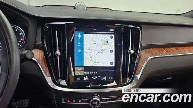 Volvo S60 2022 — Photo 19/20