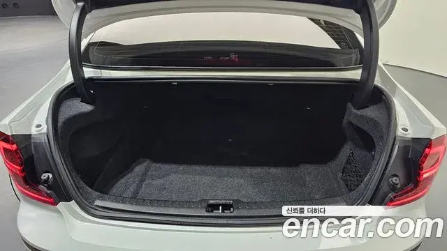 Volvo S60 2022 — Photo 12/20