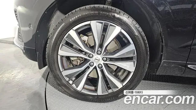 Volvo XC60 2021 — Şəkil 17/20