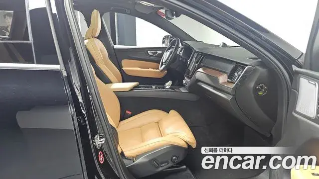Volvo XC60 2021 — Şəkil 10/20