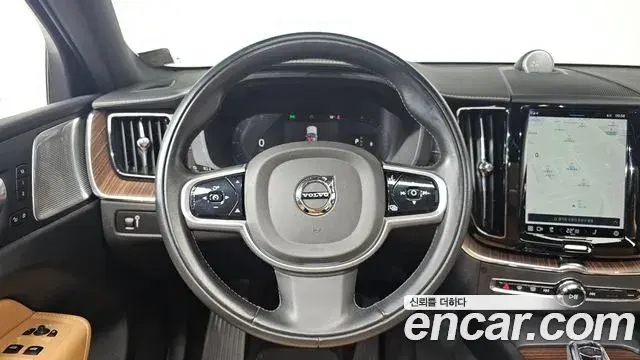 Volvo XC60 2021 — Şəkil 13/20
