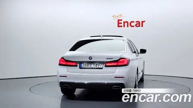 BMW 5 Series 2023 — Photo 8/20
