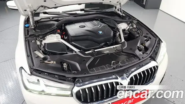 BMW 5 Series 2023 — Photo 10/20