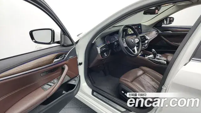 BMW 5 Series 2023 — Photo 7/20