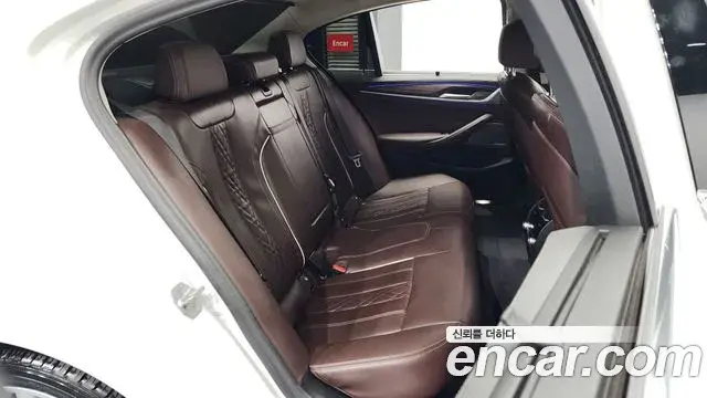 BMW 5 Series 2023 — Photo 12/20