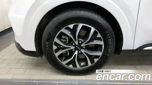 Kia Carnival 2022 — ფოტო 4/20