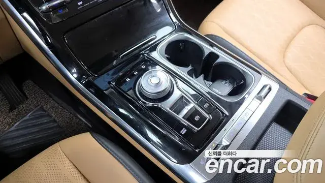 Kia Carnival 2022 — ფოტო 9/20
