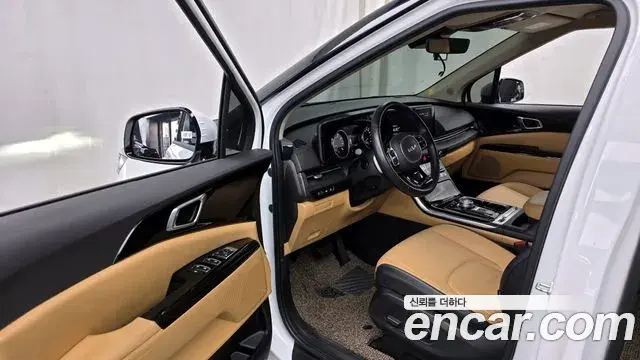 Kia Carnival 2022 — ფოტო 5/20