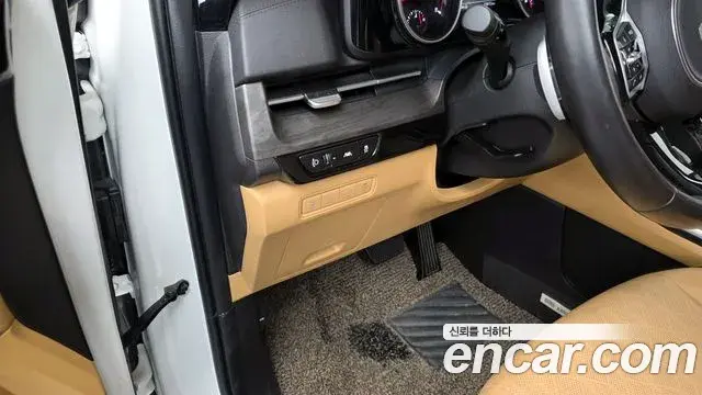 Kia Carnival 2022 — ფოტო 2/20