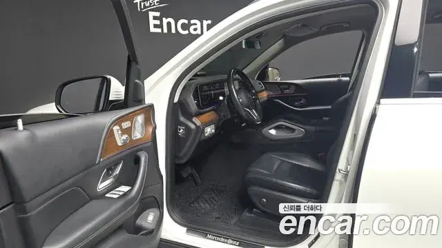 Mercedes-Benz GLE-Class 2019 — Şəkil 8/20