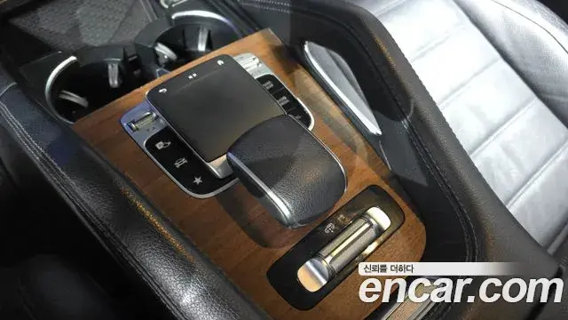 Mercedes-Benz GLE-Class 2019 — Şəkil 16/20