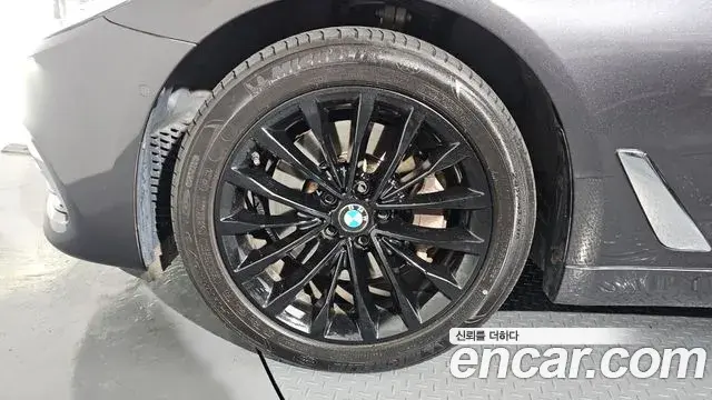 BMW 5 Series 2020 — Şəkil 9/20