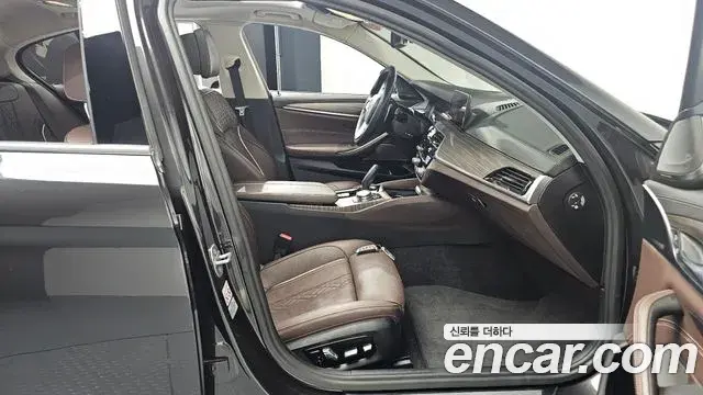 BMW 5 Series 2020 — Şəkil 16/20