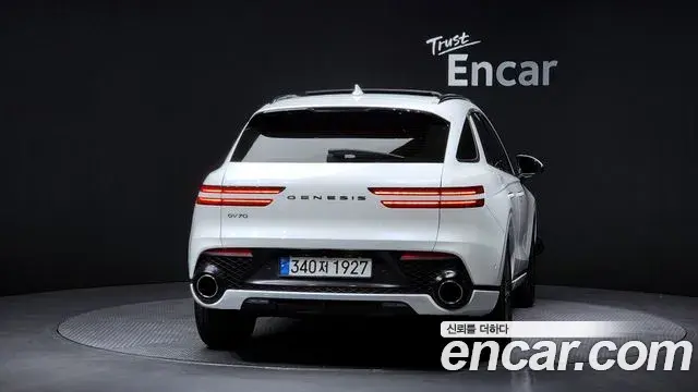 Genesis GV70 2023 — ფოტო 15/20