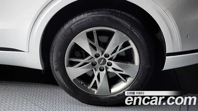 Genesis GV70 2023 — ფოტო 8/20