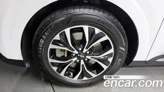 Kia Carnival 2023 — Фото 5/20